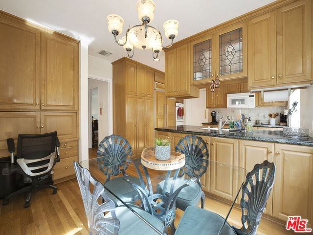 13438 Valley Vista Boulevard, Sherman Oaks, CA 91423