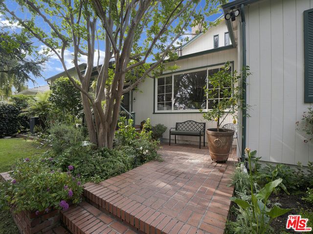 13438 Valley Vista Boulevard, Sherman Oaks, CA 91423