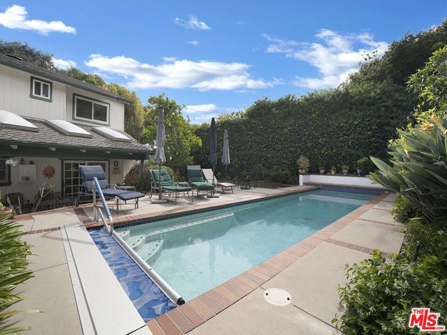 13438 Valley Vista Boulevard, Sherman Oaks, CA 91423