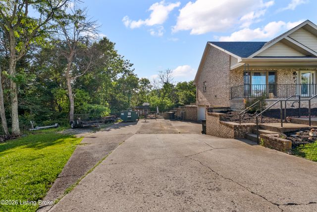 159 Darby Dan Cir, Mt Washington, KY 40047