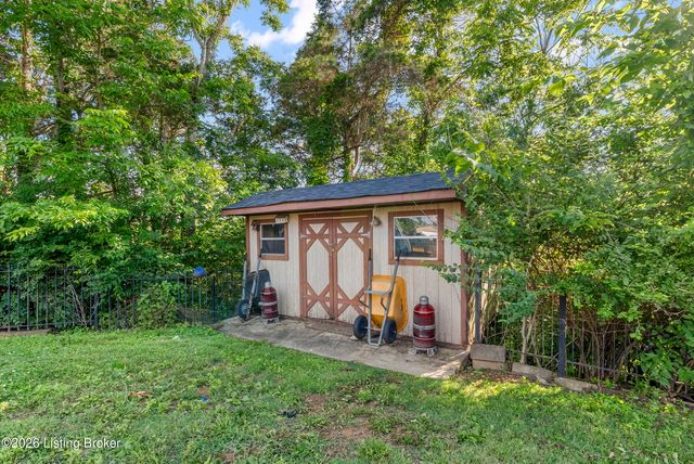 159 Darby Dan Cir, Mt Washington, KY 40047