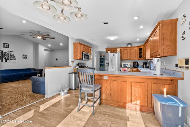 159 Darby Dan Cir, Mt Washington, KY 40047