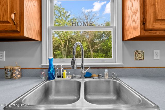 159 Darby Dan Cir, Mt Washington, KY 40047