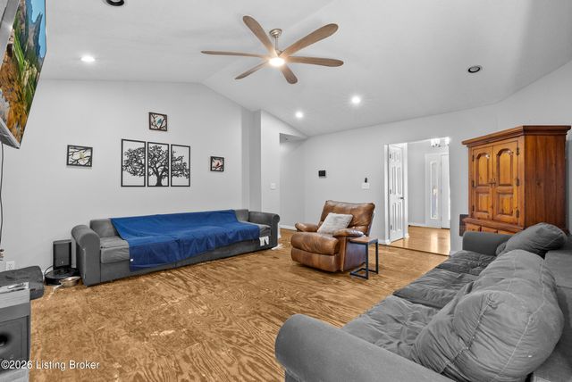 159 Darby Dan Cir, Mt Washington, KY 40047