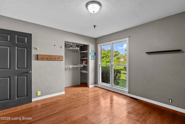 159 Darby Dan Cir, Mt Washington, KY 40047