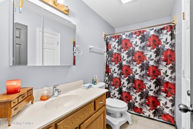 159 Darby Dan Cir, Mt Washington, KY 40047