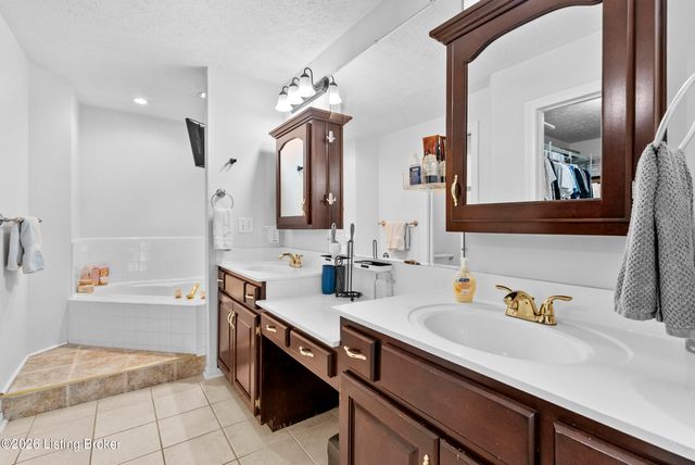 159 Darby Dan Cir, Mt Washington, KY 40047