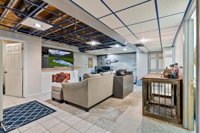 159 Darby Dan Cir, Mt Washington, KY 40047