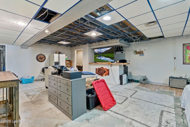 159 Darby Dan Cir, Mt Washington, KY 40047