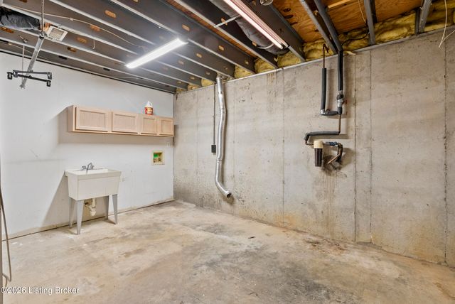 159 Darby Dan Cir, Mt Washington, KY 40047