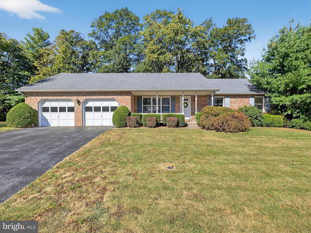 2096 ASHBURY DR, Harrisburg, PA 17112