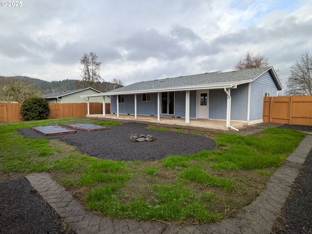 253 S GROVE Ln, Sutherlin, OR 97479