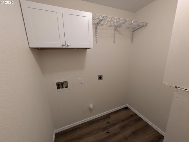 253 S GROVE Ln, Sutherlin, OR 97479