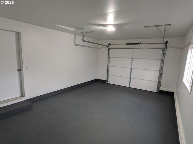 253 S GROVE Ln, Sutherlin, OR 97479