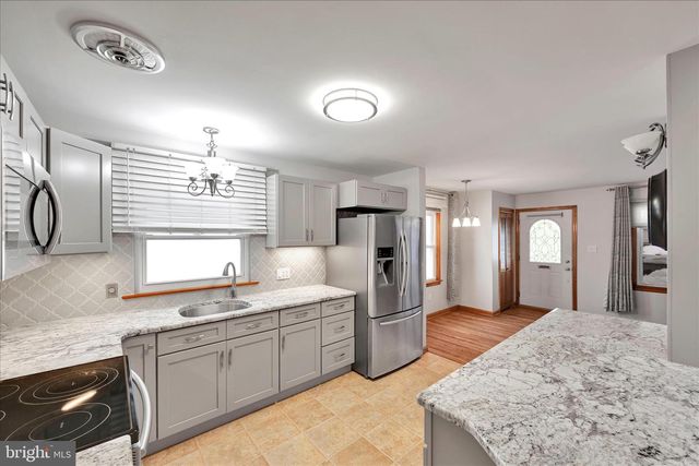 530 N MOUNT JOY ST, Elizabethtown, PA 17022