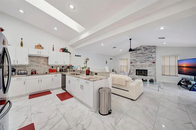 106 SW 85th Ter, Coral Springs, FL 33071