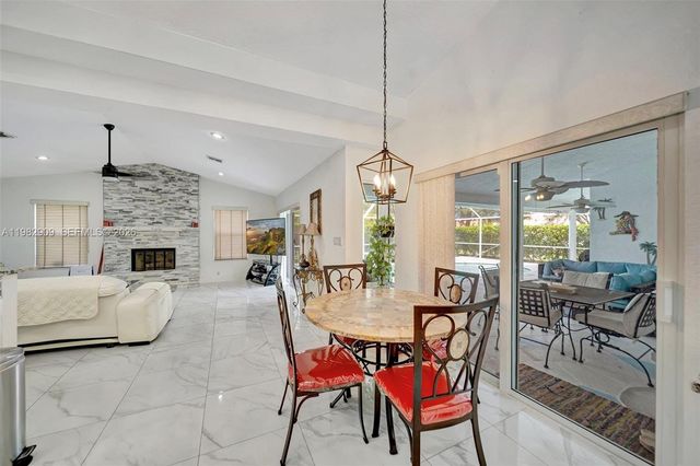 106 SW 85th Ter, Coral Springs, FL 33071