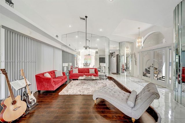 106 SW 85th Ter, Coral Springs, FL 33071