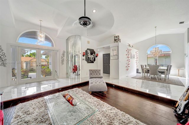 106 SW 85th Ter, Coral Springs, FL 33071