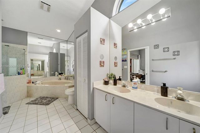 106 SW 85th Ter, Coral Springs, FL 33071