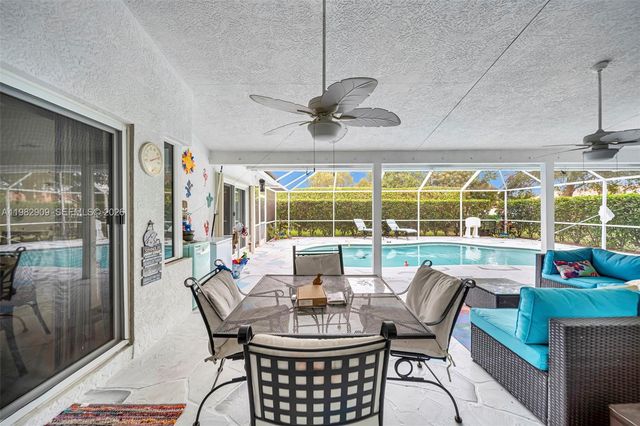 106 SW 85th Ter, Coral Springs, FL 33071