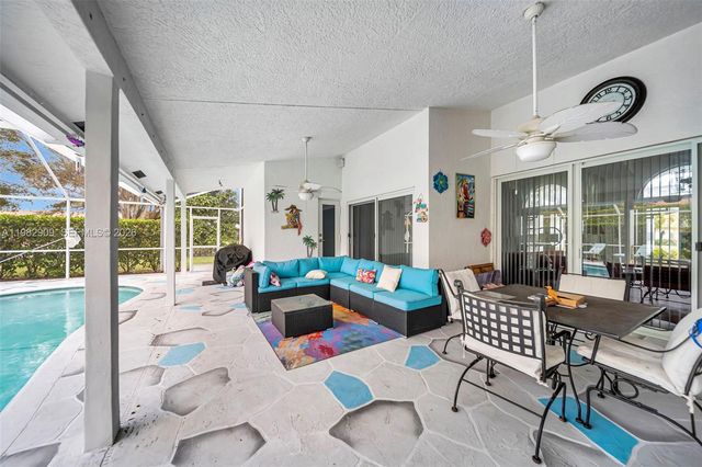 106 SW 85th Ter, Coral Springs, FL 33071