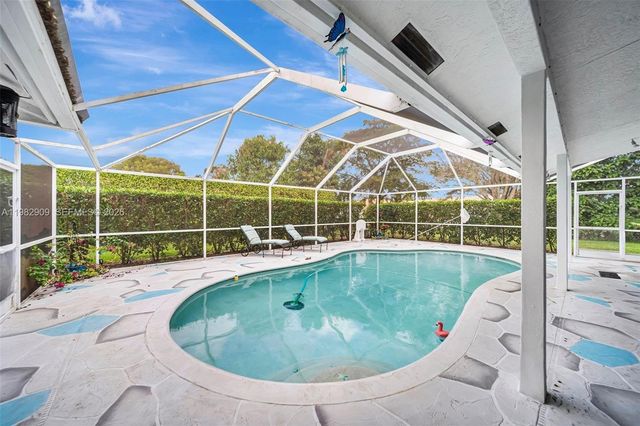 106 SW 85th Ter, Coral Springs, FL 33071