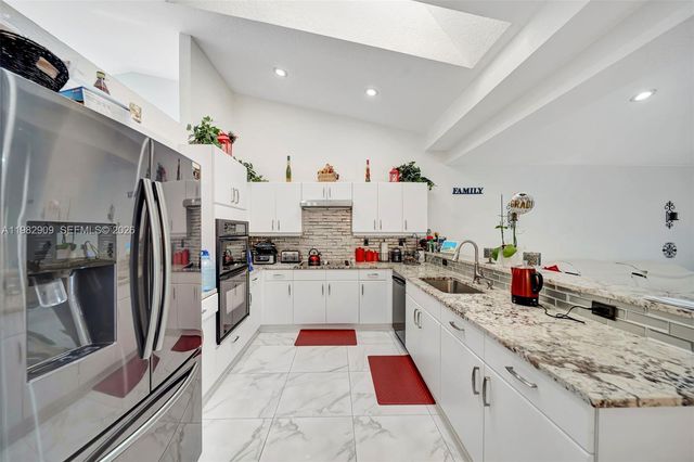 106 SW 85th Ter, Coral Springs, FL 33071