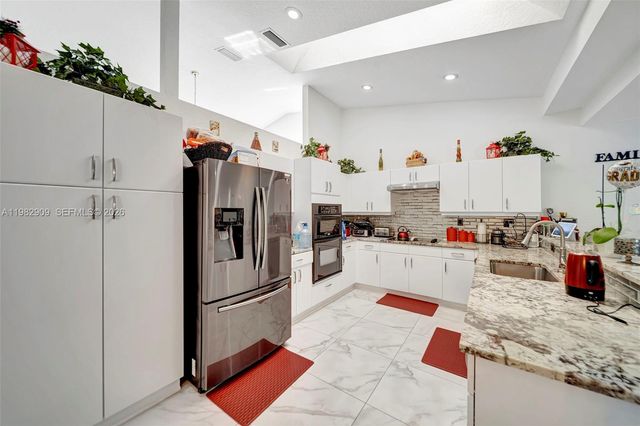 106 SW 85th Ter, Coral Springs, FL 33071