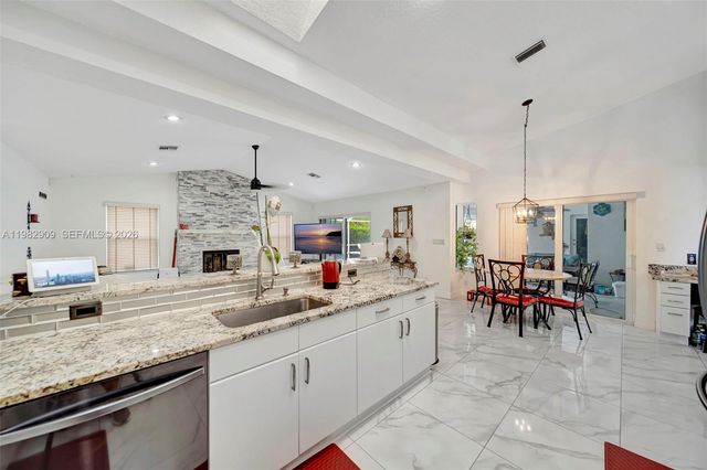 106 SW 85th Ter, Coral Springs, FL 33071