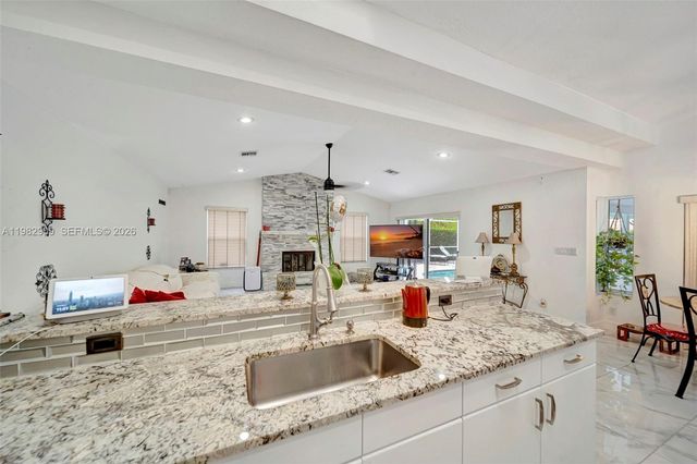 106 SW 85th Ter, Coral Springs, FL 33071