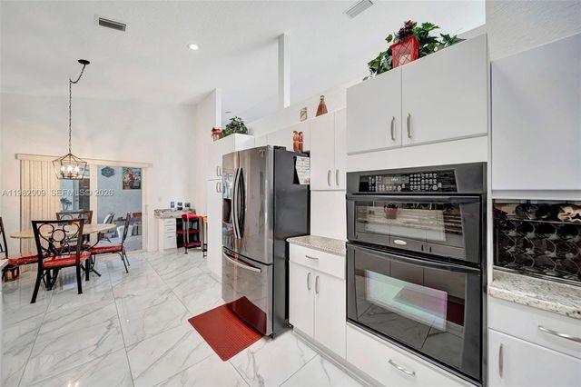 106 SW 85th Ter, Coral Springs, FL 33071