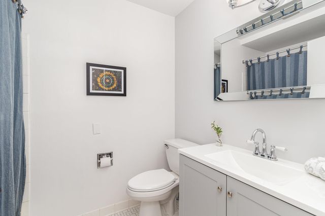 6085 Lincoln Drive 220, Edina, MN 55436