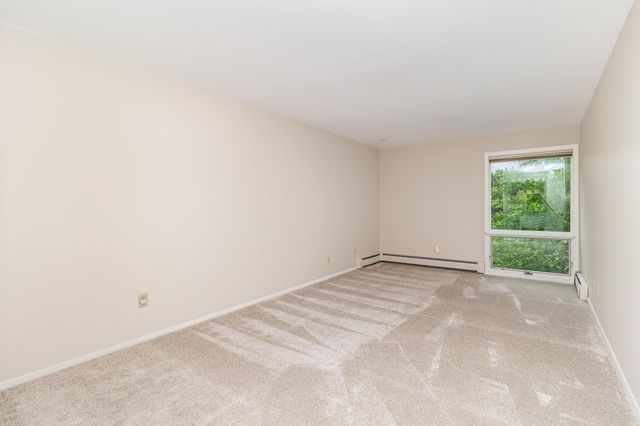 6085 Lincoln Drive 220, Edina, MN 55436