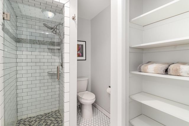 6085 Lincoln Drive 220, Edina, MN 55436