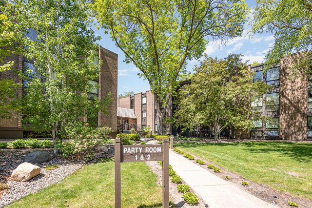 6085 Lincoln Drive 220, Edina, MN 55436