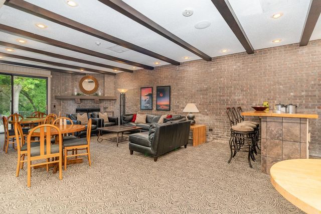 6085 Lincoln Drive 220, Edina, MN 55436