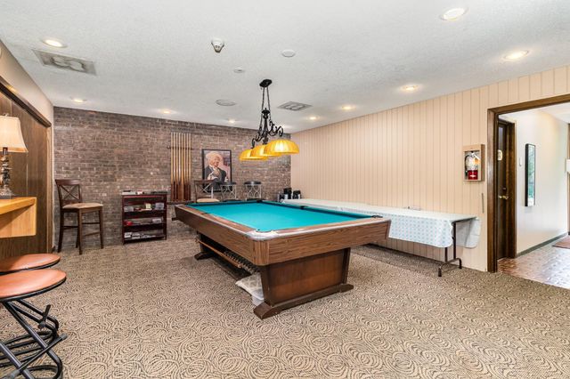 6085 Lincoln Drive 220, Edina, MN 55436