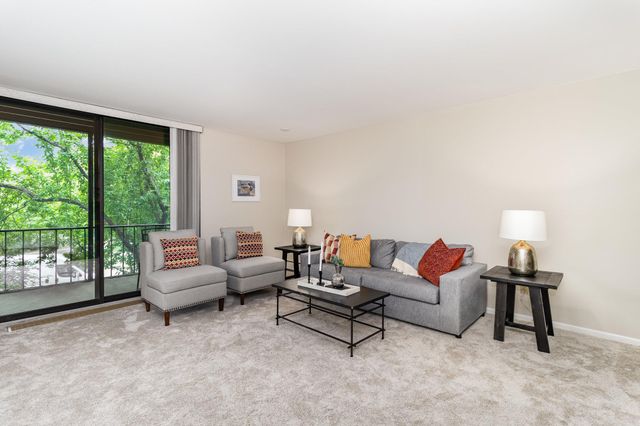 6085 Lincoln Drive 220, Edina, MN 55436