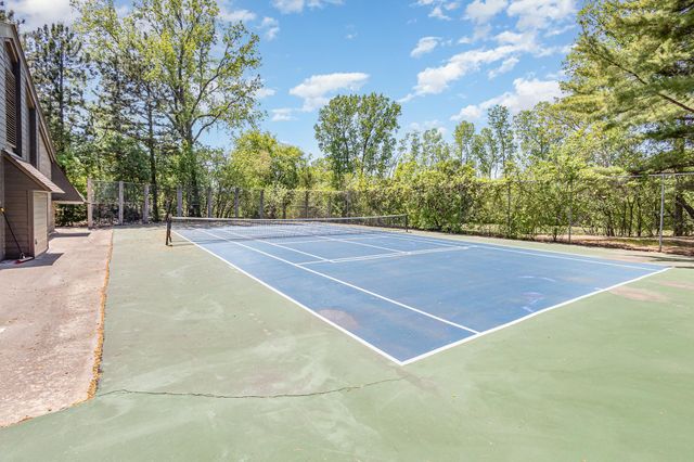 6085 Lincoln Drive 220, Edina, MN 55436