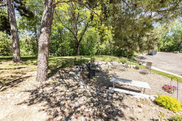 6085 Lincoln Drive 220, Edina, MN 55436