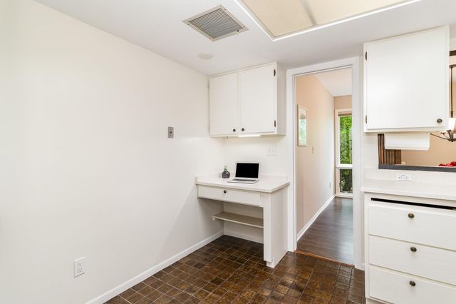 6085 Lincoln Drive 220, Edina, MN 55436