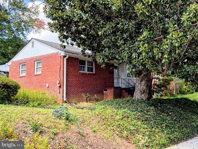 2016 N WOODSTOCK ST, Arlington, VA 22207
