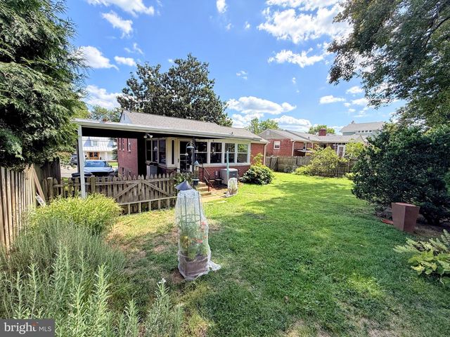 2016 N WOODSTOCK ST, Arlington, VA 22207
