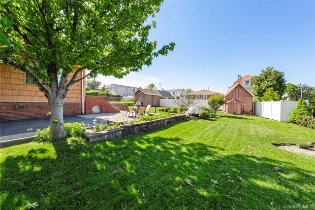 15043 8th Avenue, Whitestone, NY 11357