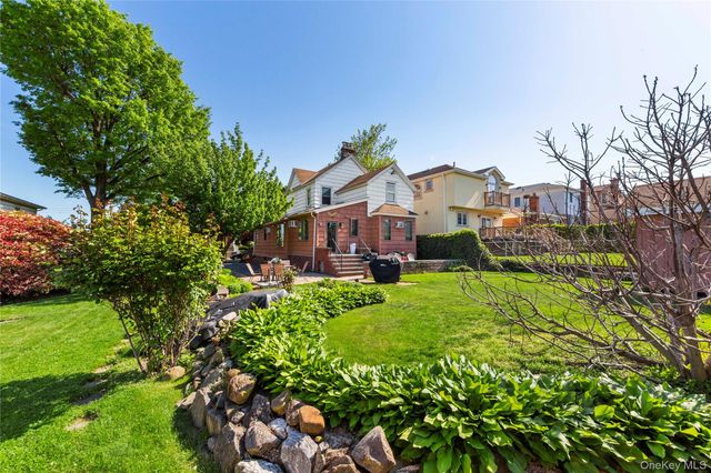 15043 8th Avenue, Whitestone, NY 11357