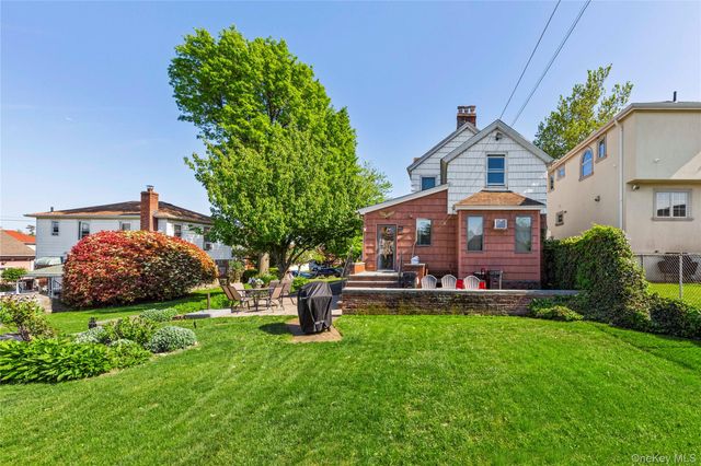 15043 8th Avenue, Whitestone, NY 11357