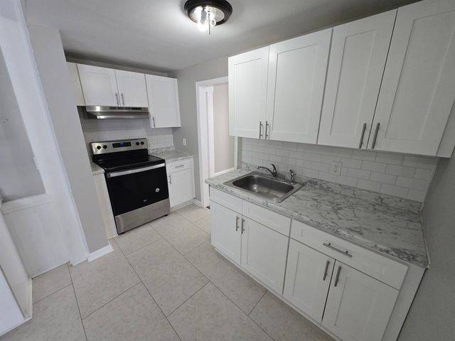 286 Lake Avenue, Manchester, NH 03103