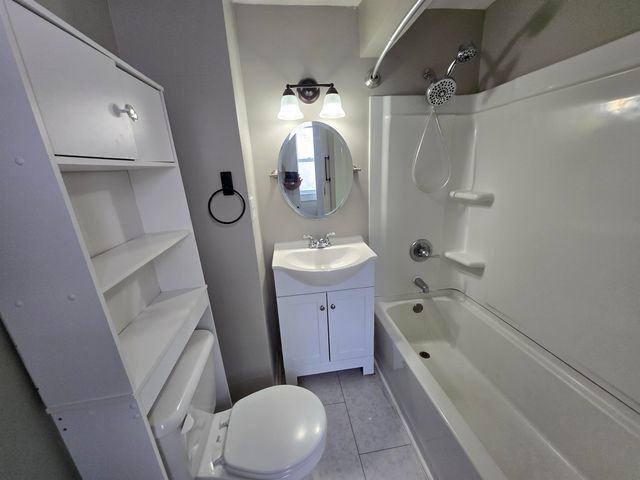 286 Lake Avenue, Manchester, NH 03103