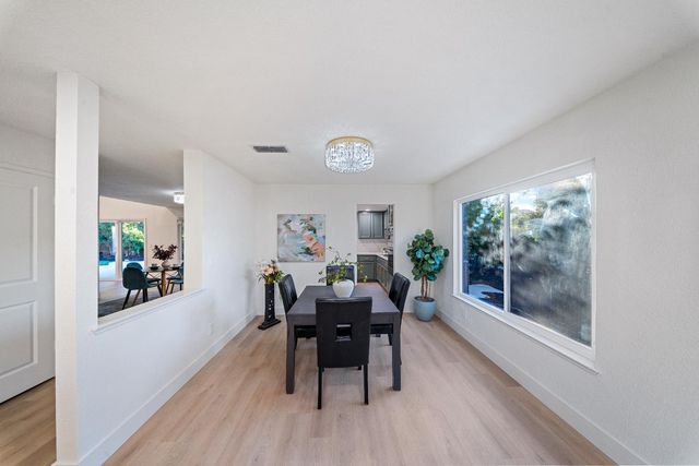 14 Morningsun Ct, Sacramento, CA 95831